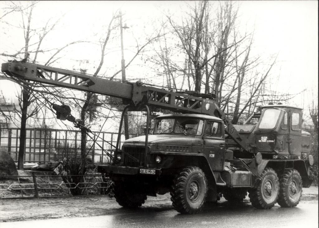 Самый массовый армейский автокран 8Т210 на шасси Урал-375Н