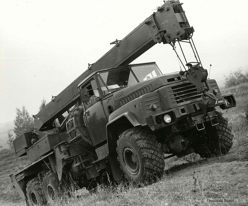 Автокран семейства КС-3576 на шасси КрАЗ-260